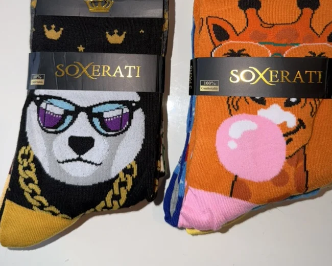 Panda i żyrafa w opakowaniach z nazwą SOXERATI