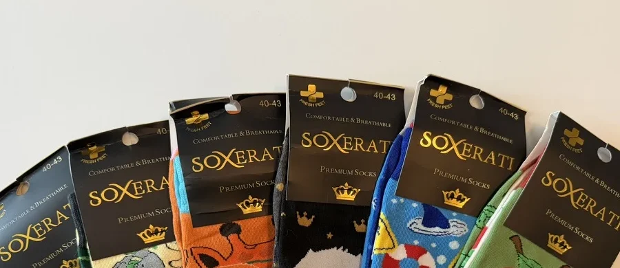 Zbliżenie kilku fizycznych banderoli SOXERATI